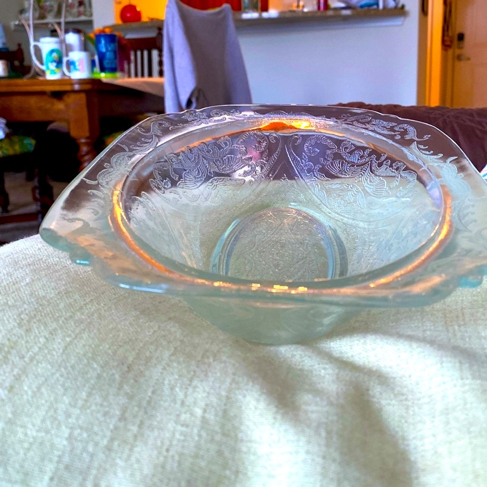 Indiana Depression Madrid Clear Oval Bowl.   10x7 in. Perfect condition.2.5 deep